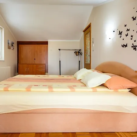 Elizabet Apartament *