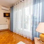 Elizabet Apartament *